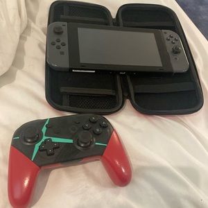 Nintendo Switch grey comes with case,pro controller and Nintendo switch
